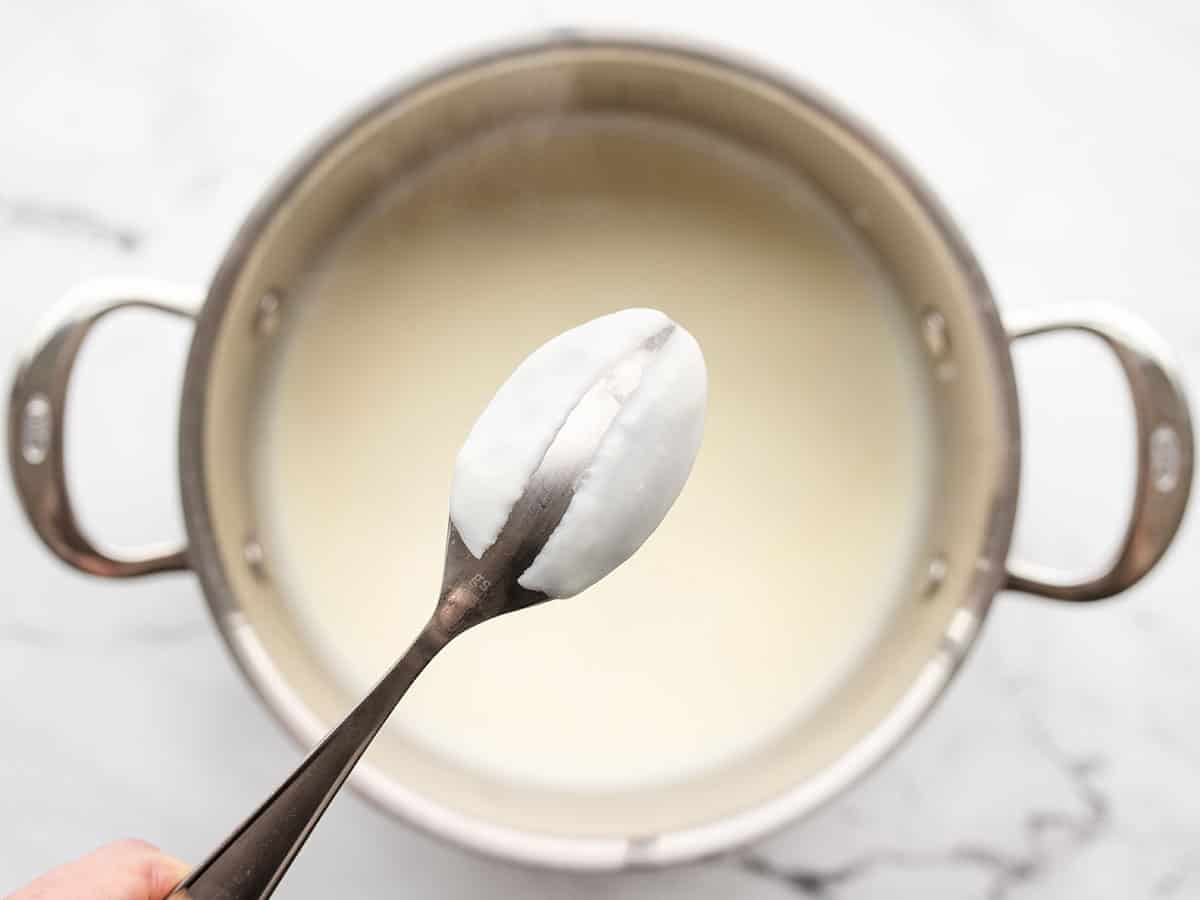 Thickened white sauce on the back of a spoon
